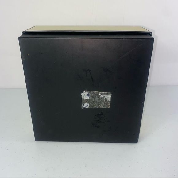 CHANEL designer box w/Chanel tissue paper and seal (box and tissue paper only) - Picture 8 of 12